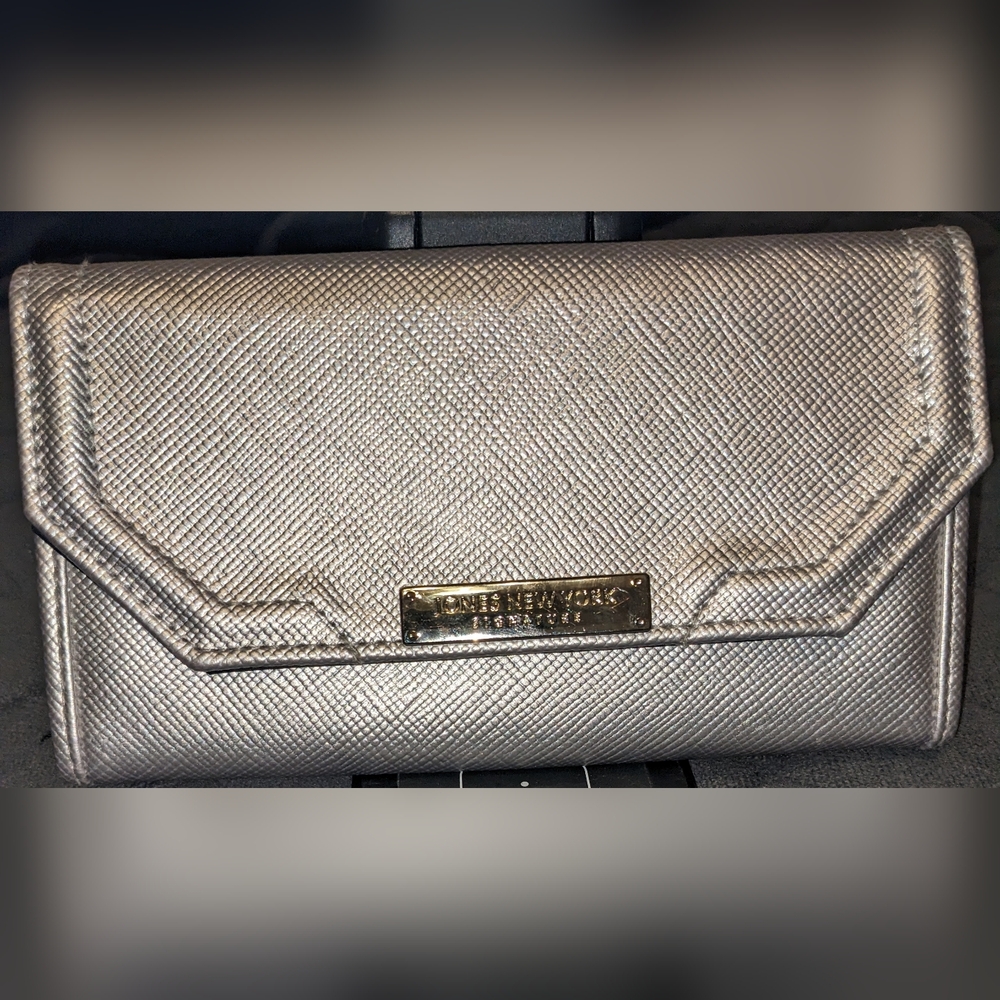 Jones New York Signature Women's Silver Tri-fold Wallet